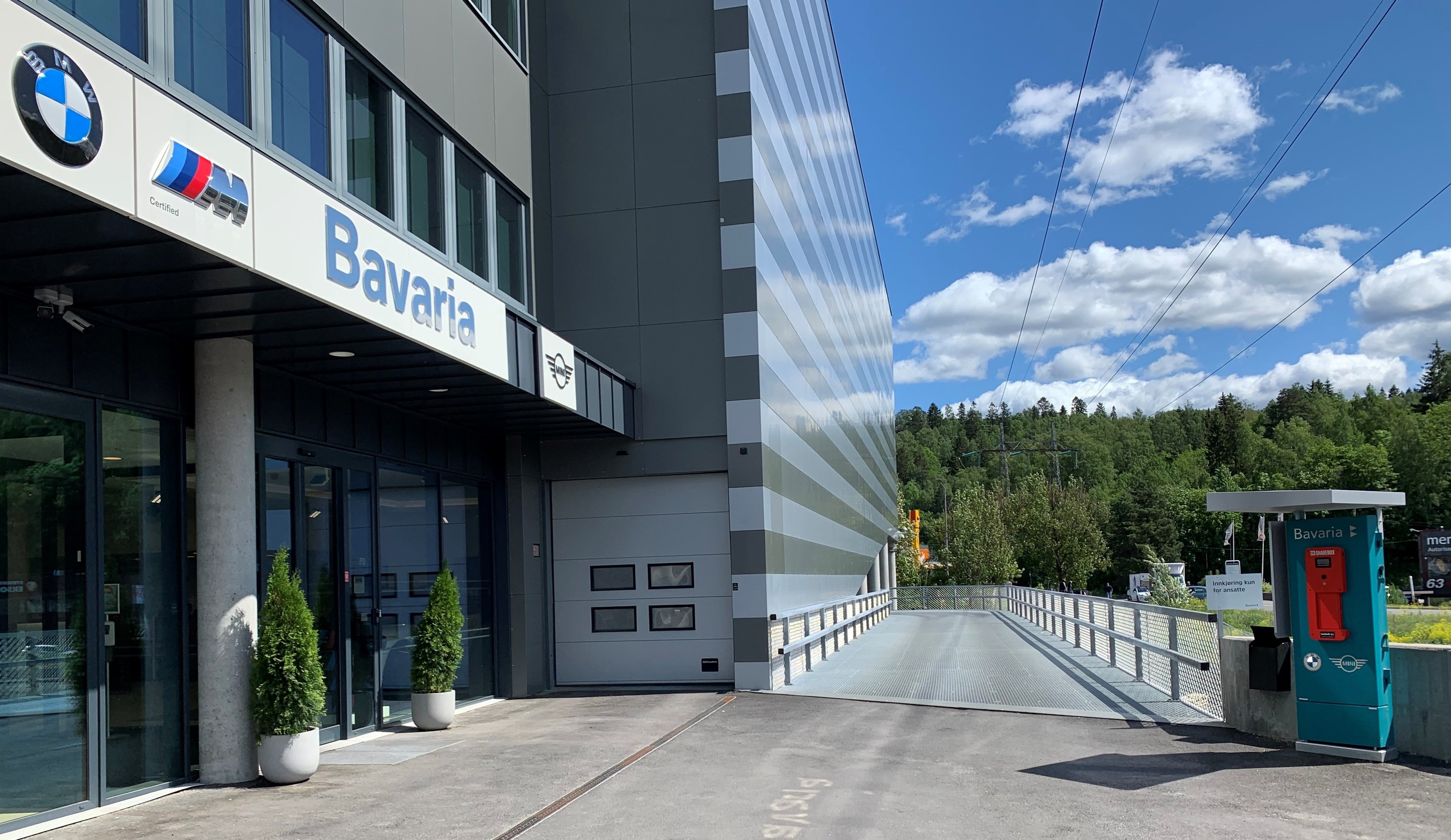 Bavaria Oslo entrance cut II
