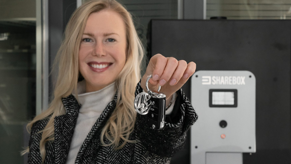 Woman offering keys from Sharebox